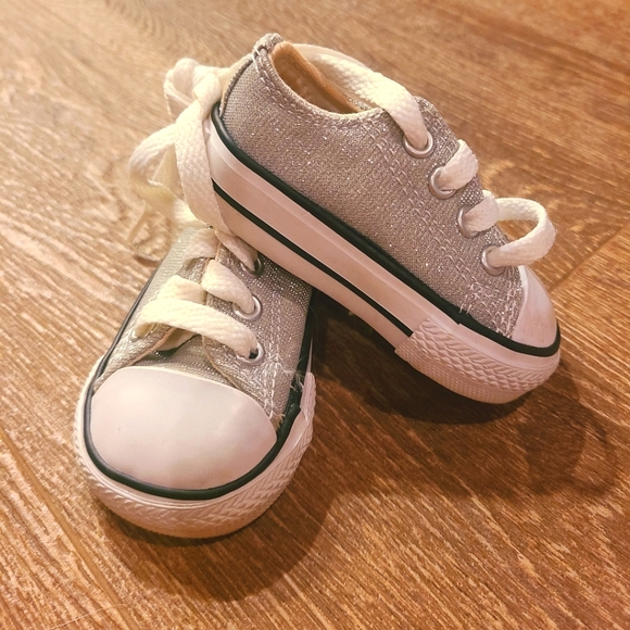 Converse baby size 2 shoe - Picture 1 of 5